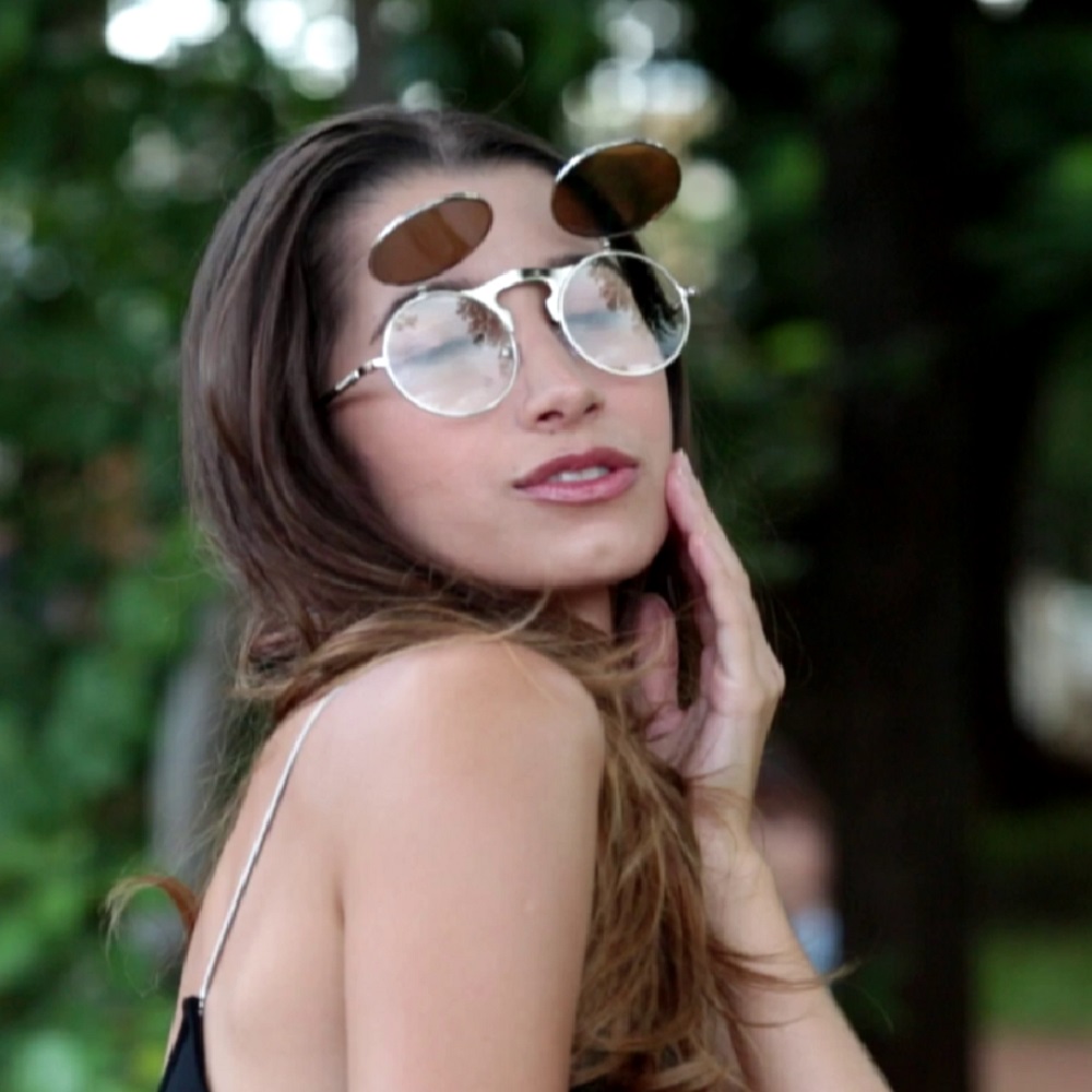 Очилата с вдигащите се предни стъкла 8 Очилата с вдигащите се предни стъкла - Image 8