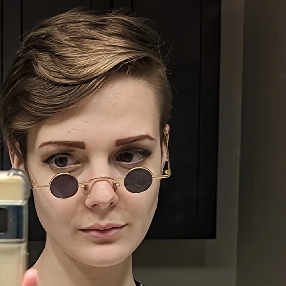 Индивидуалност с кръгли очила 2 Индивидуалност с кръгли очила - Image 2