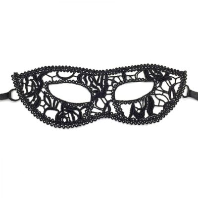 Домино маските от черна дантела