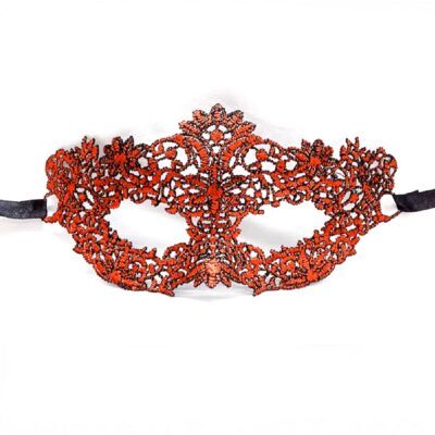 Маски от червена дантела