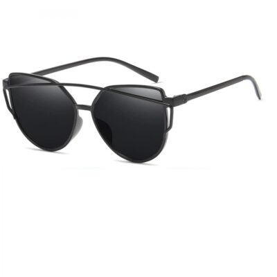 Големи стъкла котешки очила